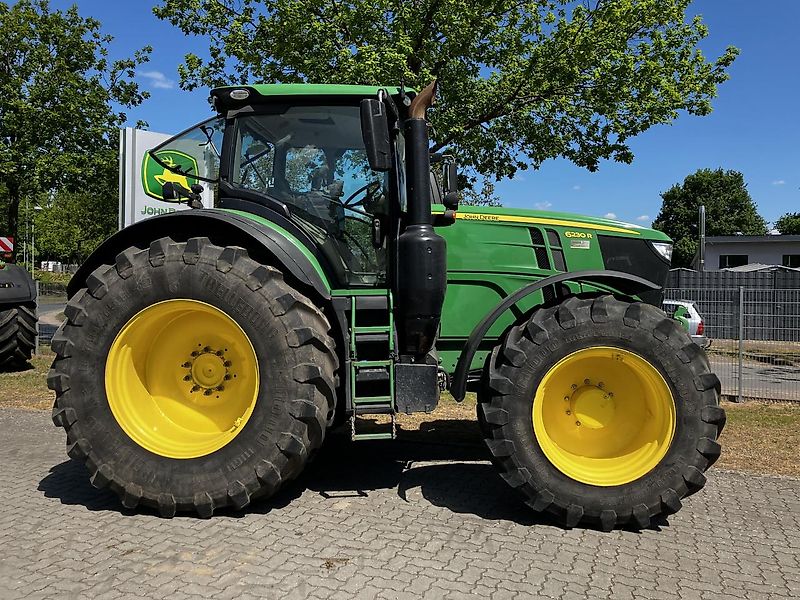 John Deere 6230R