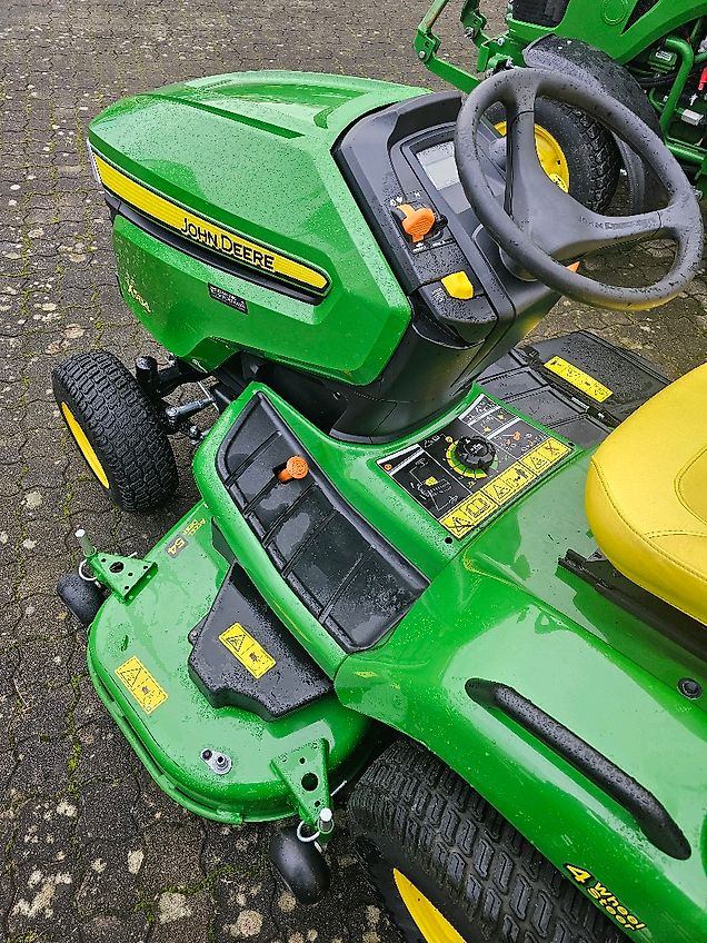 John Deere X584