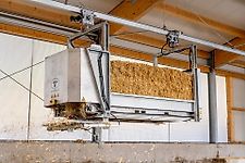 Einstreuroboter,Einstreugerät,Einsteusystem,Futterroboter