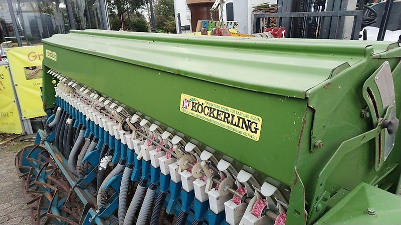 Amazone Amazone D8 Saatgutank mit 3m Arbeitsbreite 30 Ausläufe mit Fahrgassenschaltung aufgebaut optional auf Köckerling Drillpaker