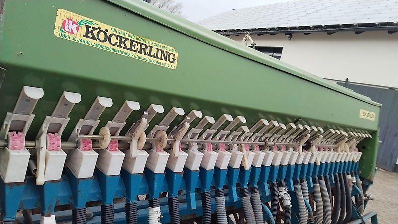 Amazone Amazone D8 Saatgutank mit 3m Arbeitsbreite 30 Ausläufe mit Fahrgassenschaltung aufgebaut optional auf Köckerling Drillpaker