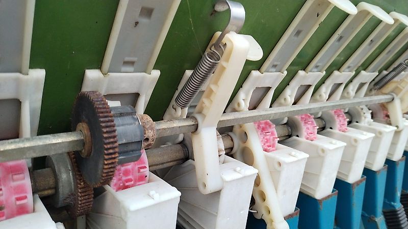 Amazone Amazone D8 Saatgutank mit 3m Arbeitsbreite 30 Ausläufe mit Fahrgassenschaltung aufgebaut optional auf Köckerling Drillpaker