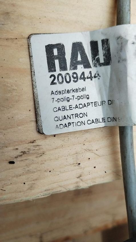 Rauch Kuhn AERO 2224 Pneumatikstreuer 24 m Rauch AERO2224 Pneumaticstreuer mit QuntronL Bedienterminal 16 Verteiler hydraulische Gestängeklappung 4 fach Teilbreitenschaltung