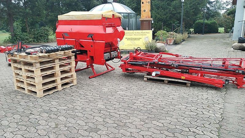 Rauch Kuhn AERO 2224 Pneumatikstreuer 24 m Rauch AERO2224 Pneumaticstreuer mit QuntronL Bedienterminal 16 Verteiler hydraulische Gestängeklappung 4 fach Teilbreitenschaltung