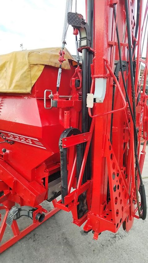 Rauch Kuhn AERO 2224 Pneumatikstreuer 24 m Rauch AERO2224 Pneumaticstreuer mit QuntronL Bedienterminal 16 Verteiler hydraulische Gestängeklappung 4 fach Teilbreitenschaltung
