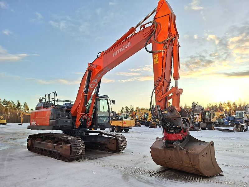 Hitachi ZX 300 LC-6 / Pyörittäjä, Rasvari, Kauha
