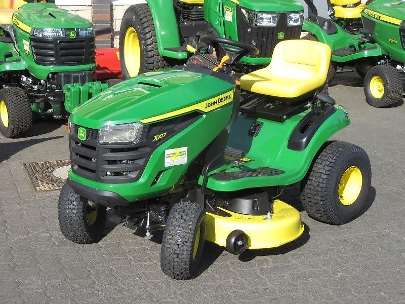 John Deere X107