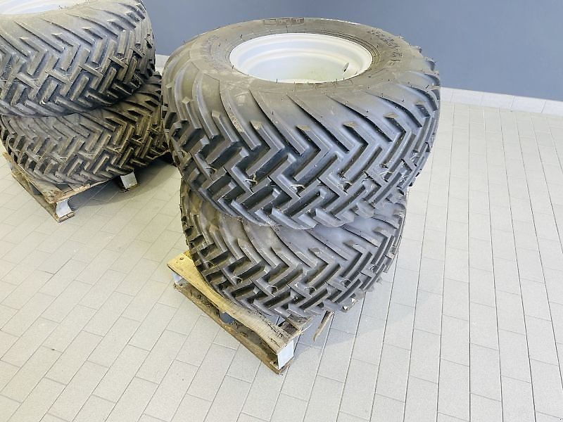 Giant 33X15.5-15 X-TRAC