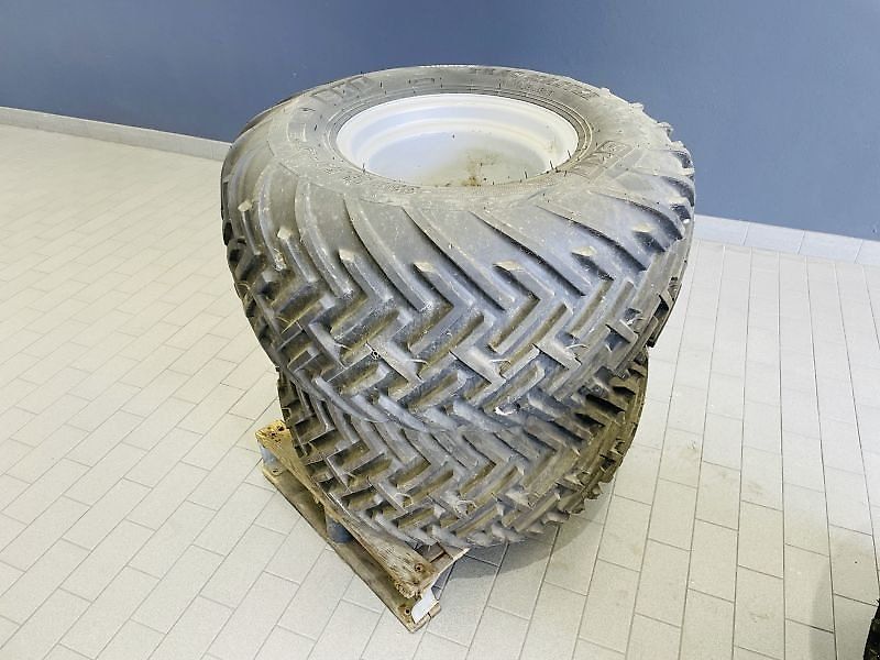 Giant 33X15.5-15 X-TRAC