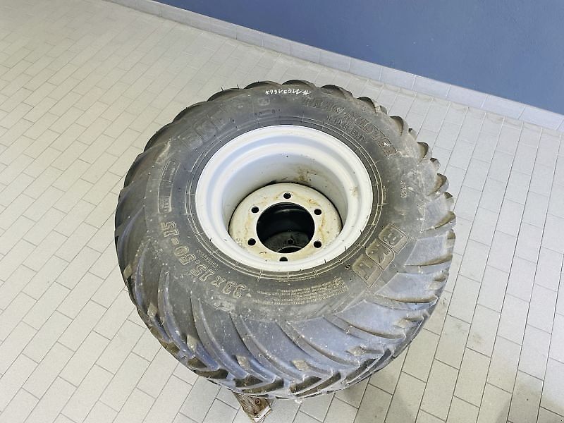 Giant 33X15.5-15 X-TRAC