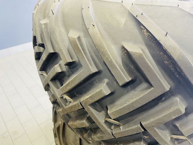 Giant 33X15.5-15 X-TRAC