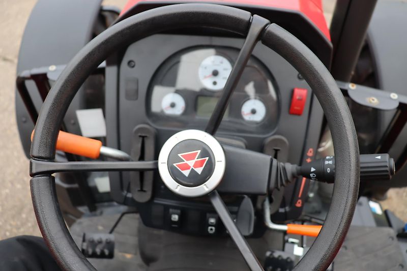 Massey Ferguson 4708 M Plattform Essential