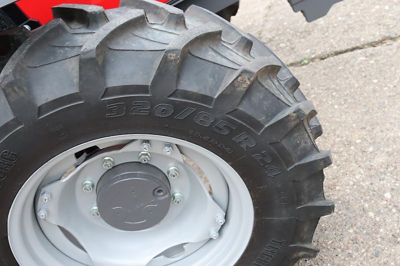 Massey Ferguson 4708 M Plattform Essential