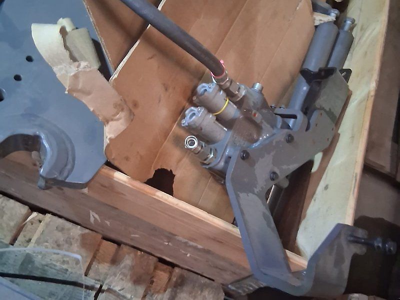 Massey Ferguson Frontladeranbaukonsole