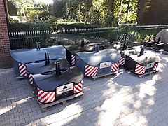 Frontgewichte mit integrierter Werkzeugkiste 400 kg bis 2700 kg