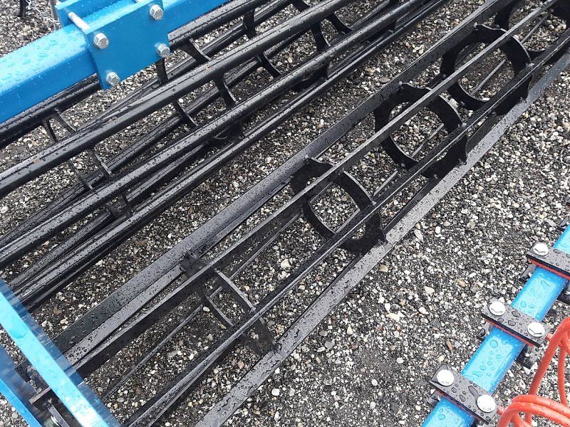 Agripol Leichtgrubber KOBALT 300 T Federzinkenegge mit Doppelwalze und Striegel