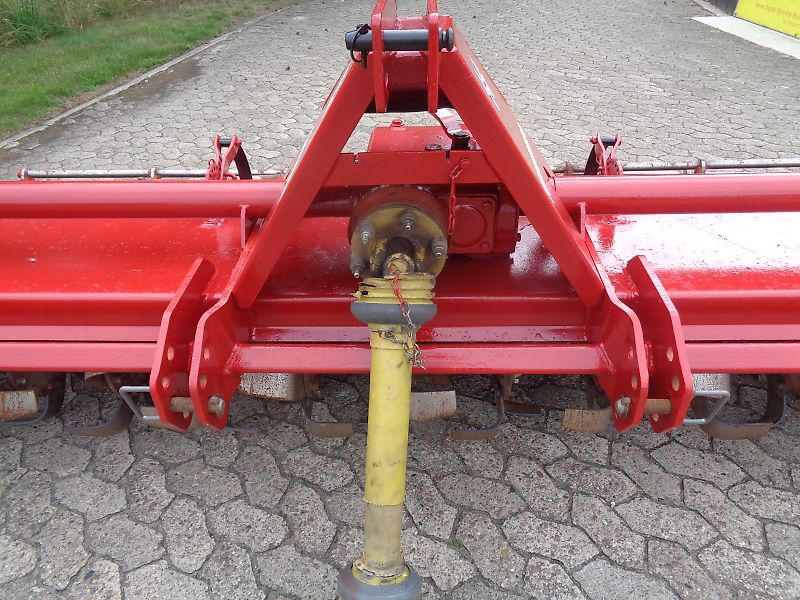 Kongskilde Howard Bodenfräse 315 cm Arbeitsbreite mit Pakerwalze & Hubgerüst Hydrolift Model HR28 305 DU mit 3 Gang Schaltgetriebe