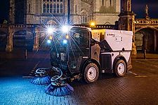 MULTIHOG CV 350 Kehrmaschine Geräteträger Winter