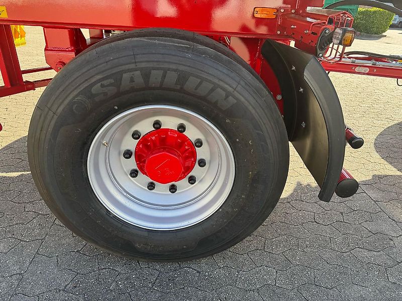 Kröger 18to mit Kunststoffbordwand Interne Nr. 40742