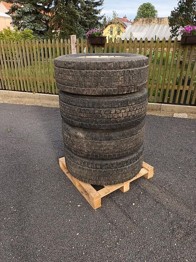 Lindner Unitrac Kompletträder 285/70-19.5