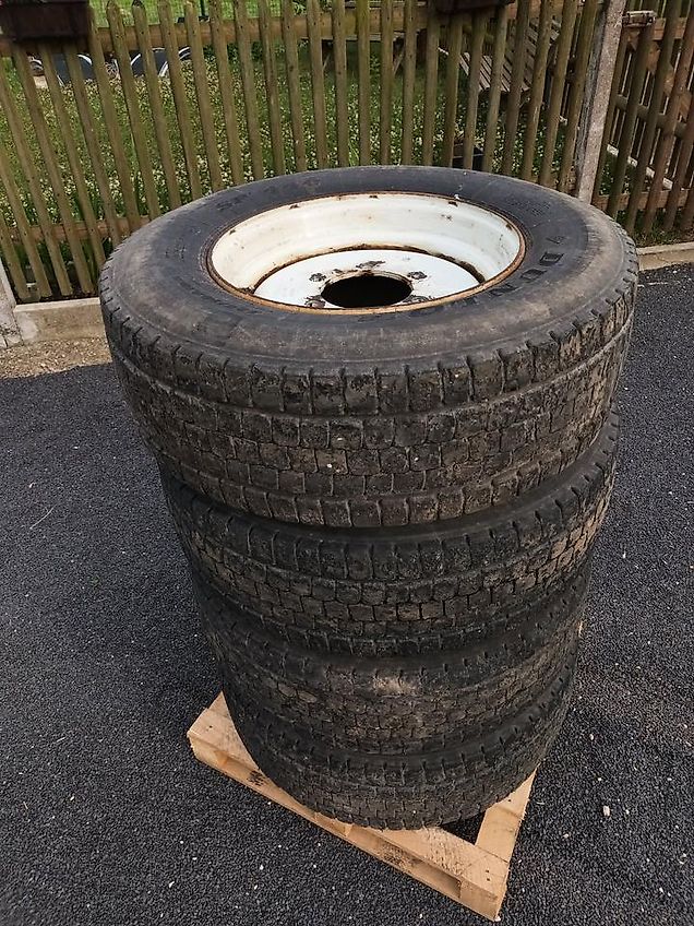 Lindner Unitrac Kompletträder 285/70-19.5