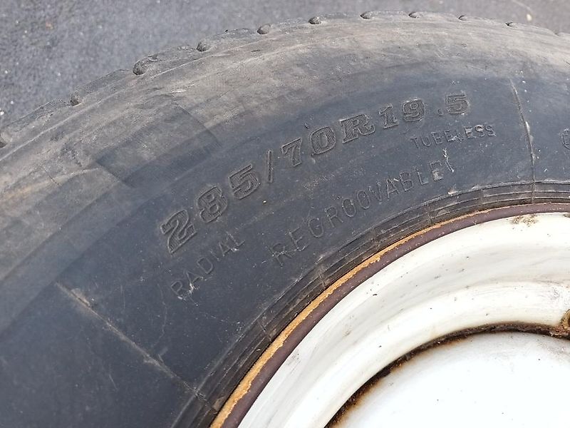 Lindner Unitrac Kompletträder 285/70-19.5