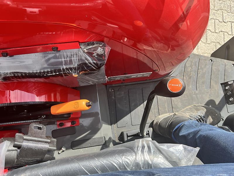 Massey Ferguson 4708M Platform Essential