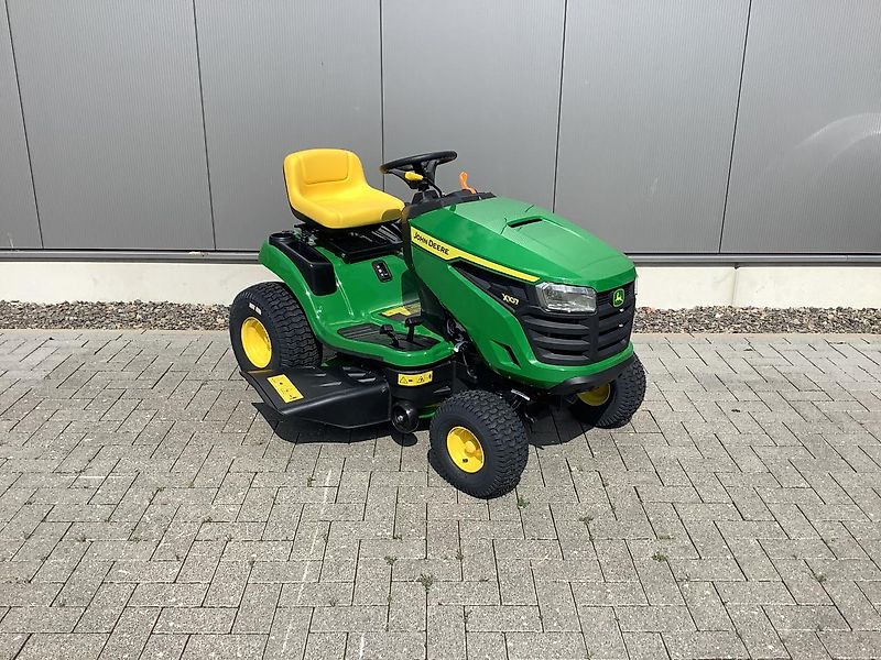 John Deere X107