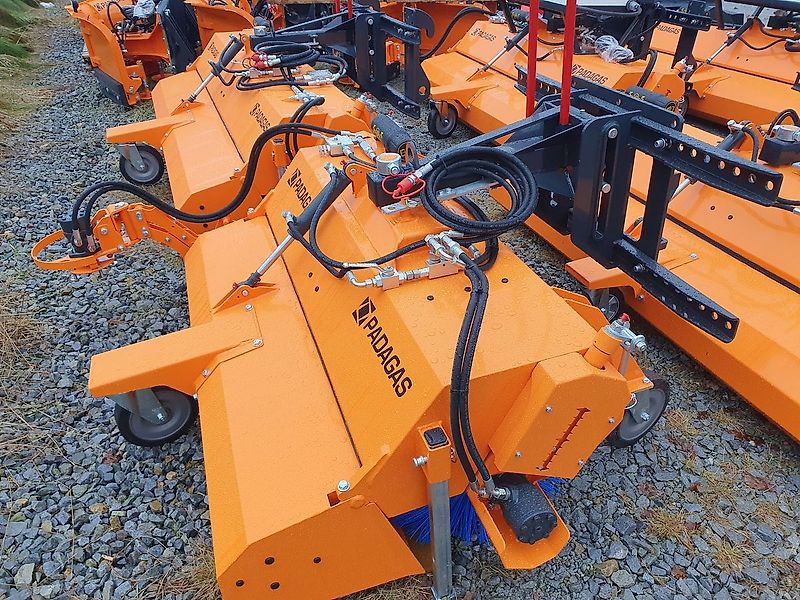 PADAGAS FOX H Kehrmaschine Hoflader Radlader Traktor