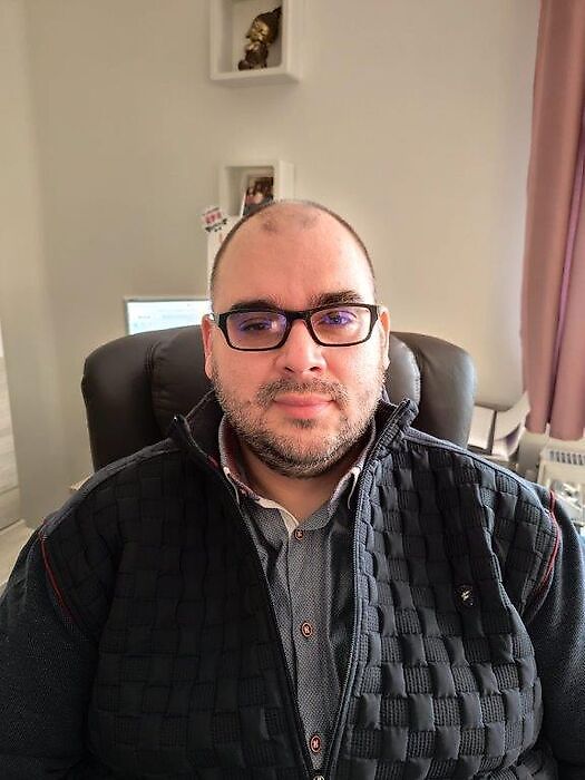 Kontaktisik Szabó Sándor