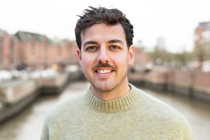 Kontaktisik Härra Alex Renaud
